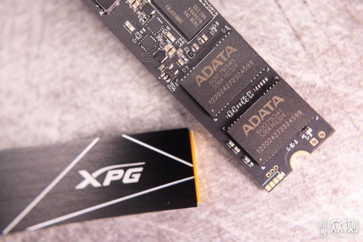 读取7000MB，XPG S70 BLADE固态硬盘_新浪众测