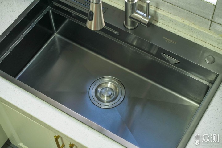 厨房升级篇一：悍高纳米水槽解决了空间小问题_新浪众测