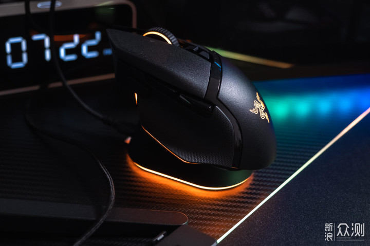 全能型旗舰鼠标:雷蛇 巴塞利斯蛇 V3专业版_新浪众测