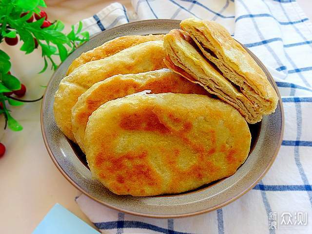 想吃烧饼这么做，外酥里软暄松多层，太香_新浪众测