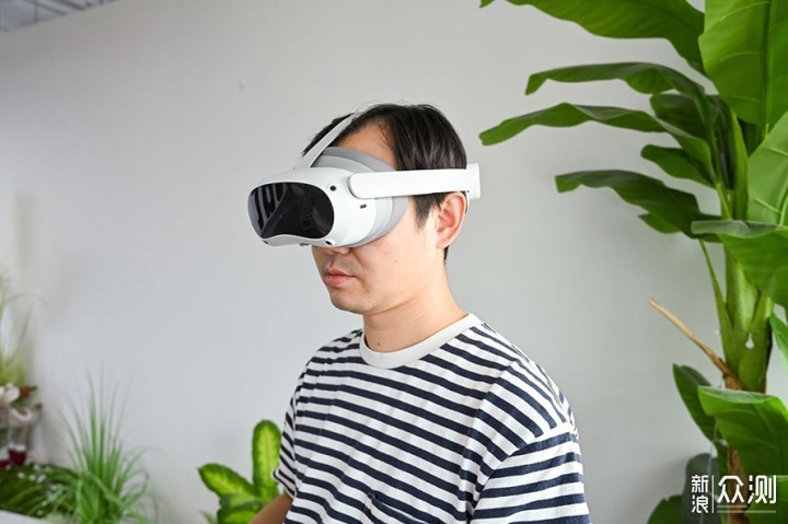 PICO 4 VR一体机首发上手，画质清晰更易佩戴_新浪众测
