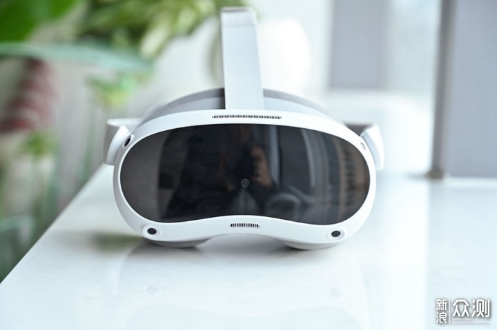 PICO 4 VR一体机首发上手，画质清晰更易佩戴_新浪众测