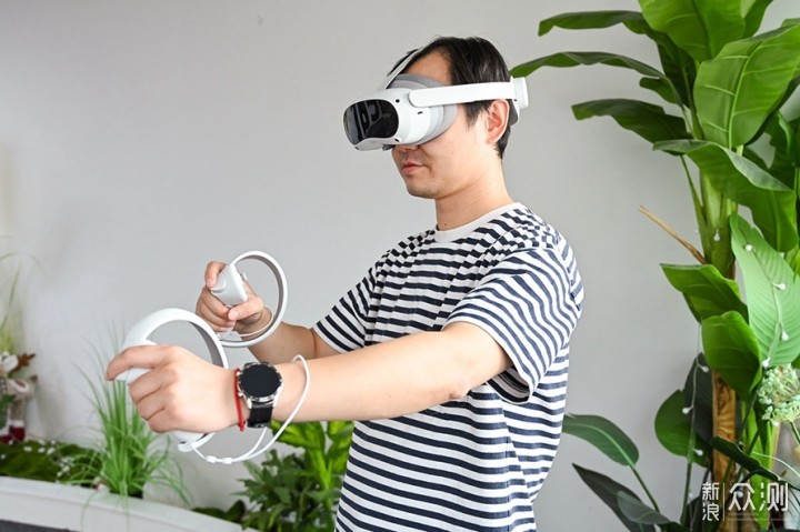 PICO 4 VR一体机首发上手，画质清晰更易佩戴_新浪众测