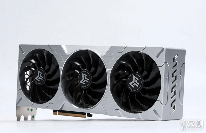 新卡皇驾到！RTX4090金属大师OC显卡装机实测_新浪众测