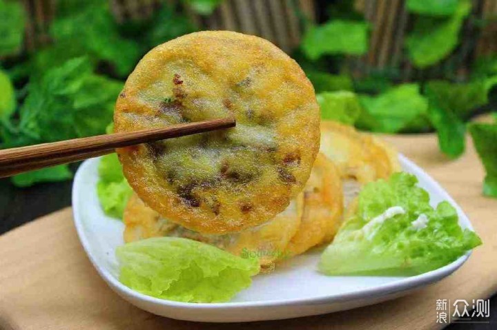 自制的酸菜煎饼，外酥里软，酸辣过瘾，真香！_新浪众测