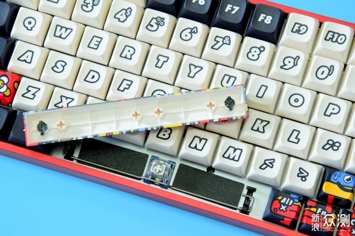 彰显个性-IQUNIX F97涂鸦日记无线机械键盘_新浪众测