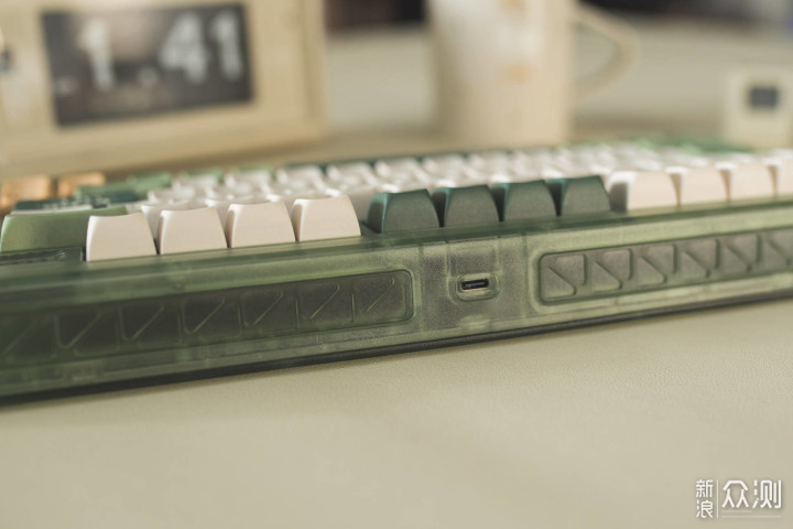 户外与桌搭的跨界碰撞，铝厂ZX75机械键盘_新浪众测