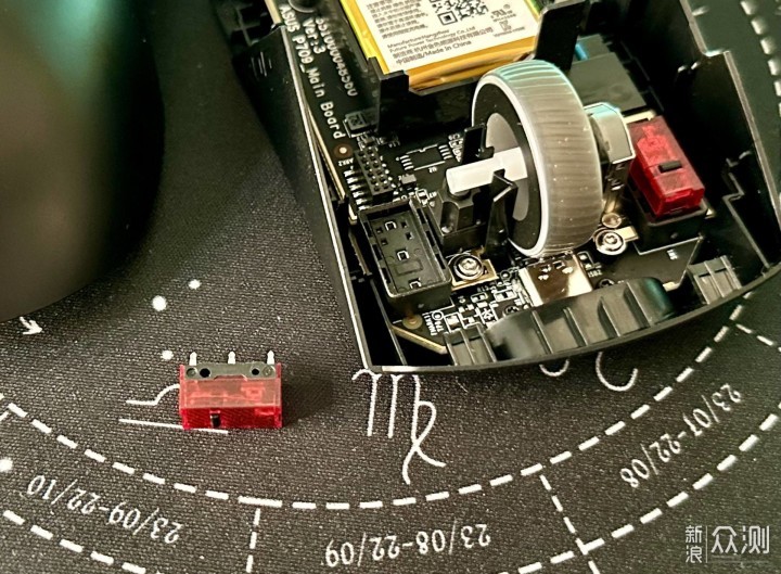 搭载旗舰传感器，ROG新款月刃无线AimPoint_新浪众测