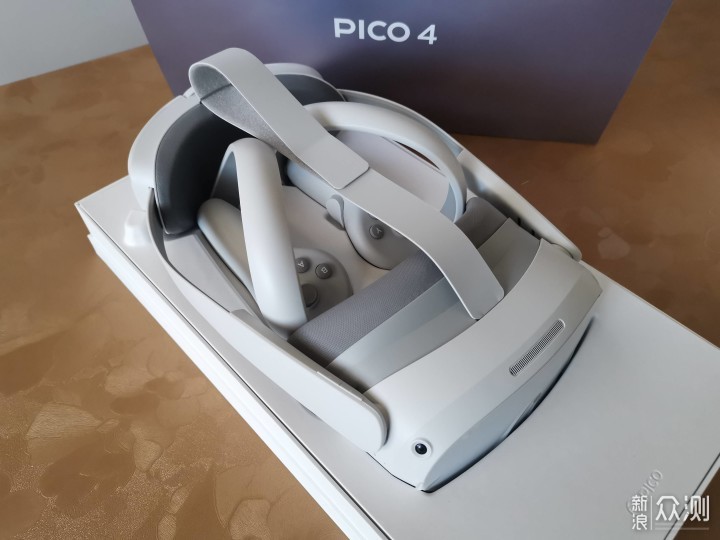 全新发售的 PICO 4  VR 一体机畅玩版开箱体验_新浪众测