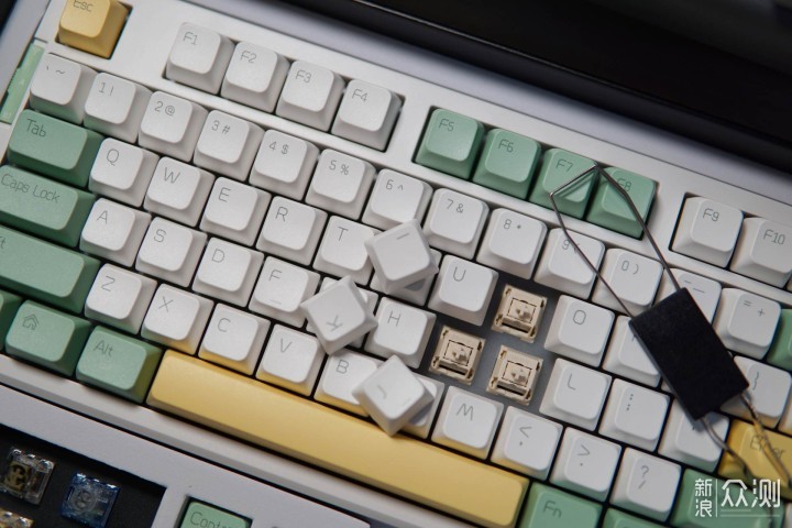 一万毫安的Gasket机械键盘，开箱黑爵AK966_新浪众测