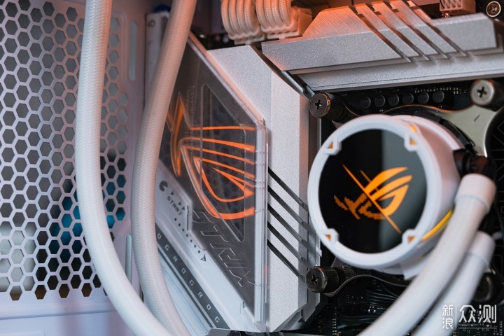 四代目新番，华硕 ROG STRIX Z790-A 吹雪体验_新浪众测