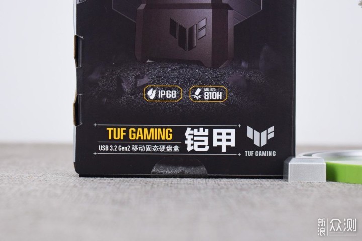 华硕TUF GAMING铠甲移动固态硬盘盒开箱试玩_新浪众测