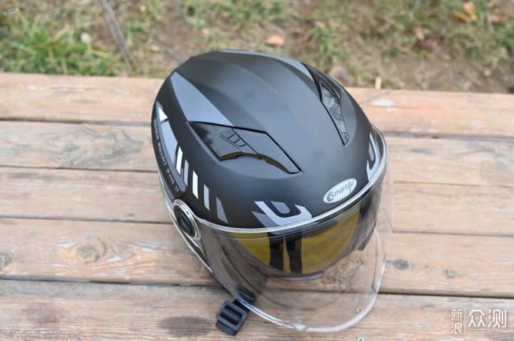 设计俊俏的冬季摩托头盔，保暖出色安全又好用_新浪众测