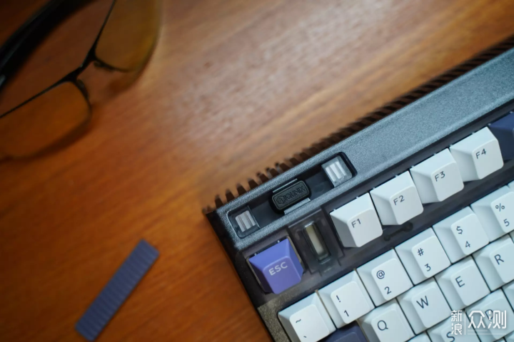 铝厂IQUNIX又换新花样，OG80薄藤键盘入手。_新浪众测