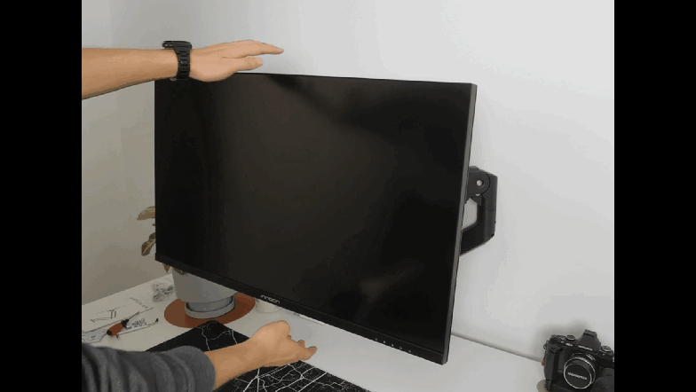 32英寸大屏显示器也能轻松打造桌面悬浮效果_新浪众测