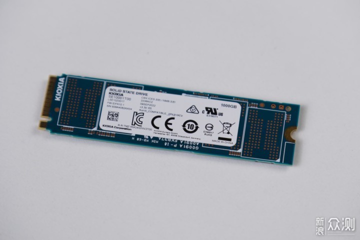 旗舰级速度铠侠SE10 PCIe4.0固态硬盘开箱评测_新浪众测