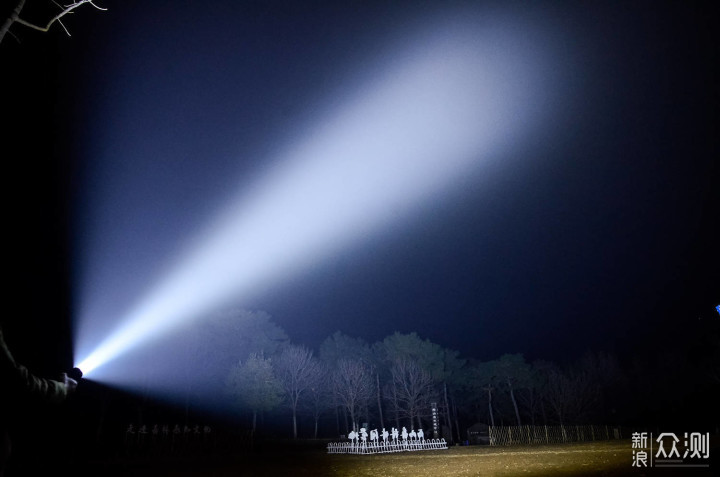 响尾蛇出没，黑夜不存在：雷明兔响尾蛇手电_新浪众测