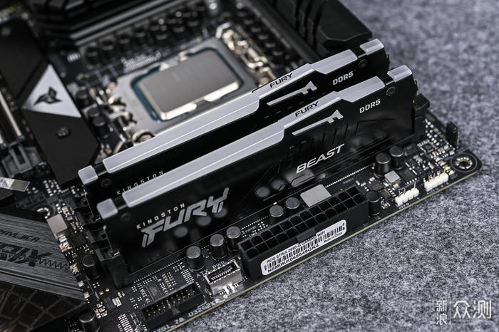 蓝戟A770+ROG Z690G+AP201侧透装机及桌搭展示_新浪众测