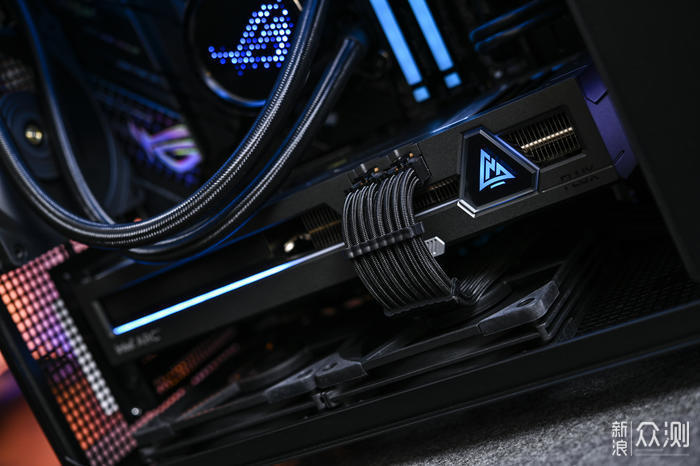 蓝戟A770+ROG Z690G+AP201侧透装机及桌搭展示_新浪众测