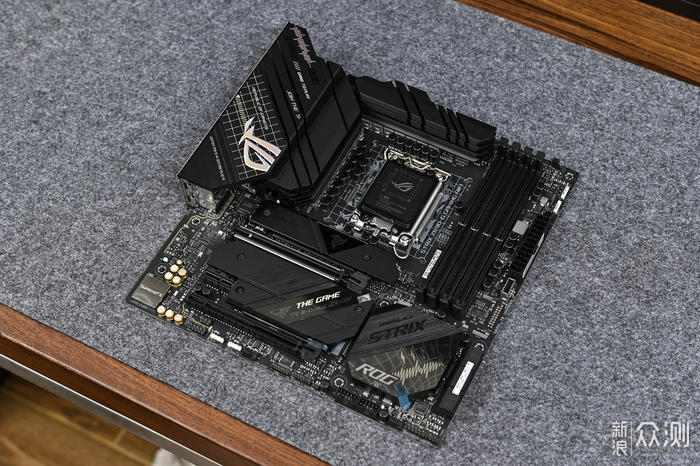 蓝戟A770+ROG Z690G+AP201侧透装机及桌搭展示_新浪众测