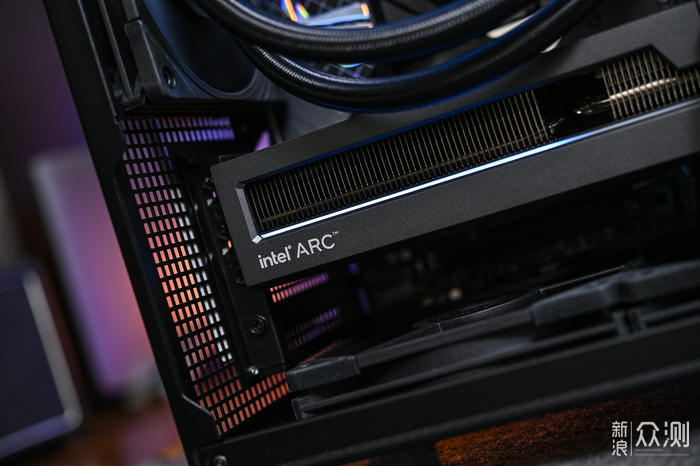 蓝戟A770+ROG Z690G+AP201侧透装机及桌搭展示_新浪众测