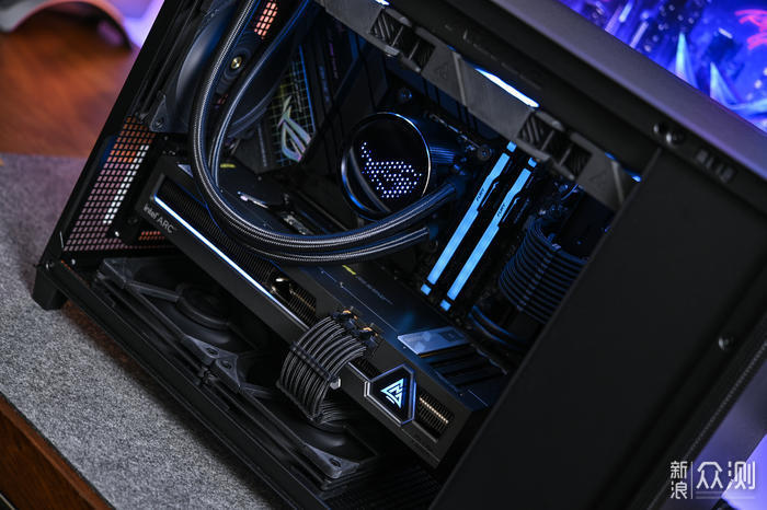 蓝戟A770+ROG Z690G+AP201侧透装机及桌搭展示_新浪众测