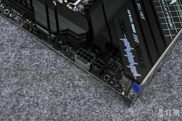 蓝戟A770+ROG Z690G+AP201侧透装机及桌搭展示_新浪众测