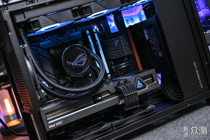 蓝戟A770+ROG Z690G+AP201侧透装机及桌搭展示_新浪众测