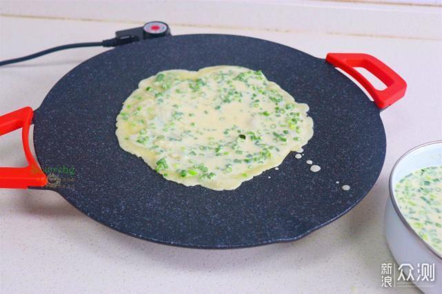 鸡蛋煎饼，鸡蛋面粉加葱搅拌煎熟，太好吃了_新浪众测