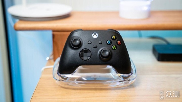 Xbox手柄磁吸充电，八位堂燃云Xbox双充底座_新浪众测