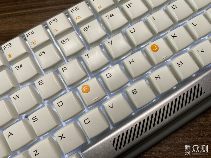 高颜值白光双模机械小键盘，杜伽Hi Keys_新浪众测
