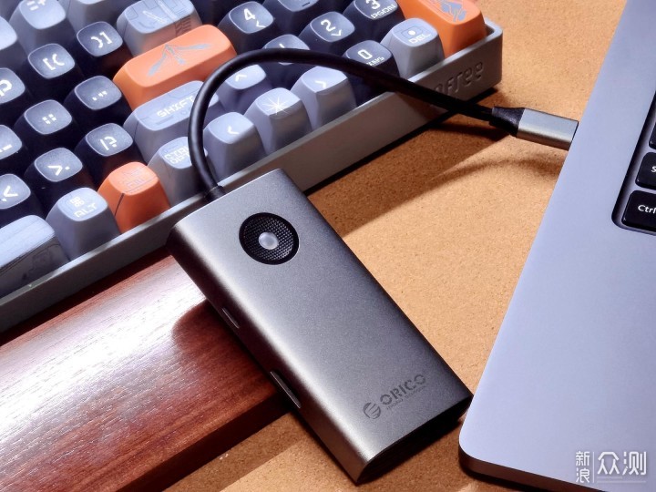 笔记本USB口不够，我用ORICO 5IN1扩展坞解决_新浪众测