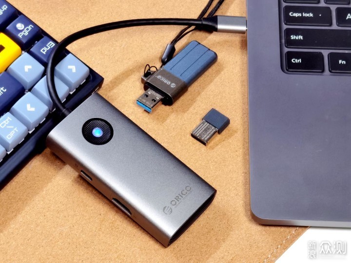 笔记本USB口不够，我用ORICO 5IN1扩展坞解决_新浪众测