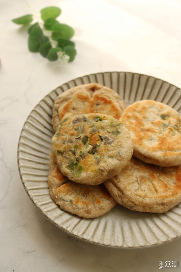 早餐饼的实用做法，20分钟出锅，金黄酥脆_新浪众测