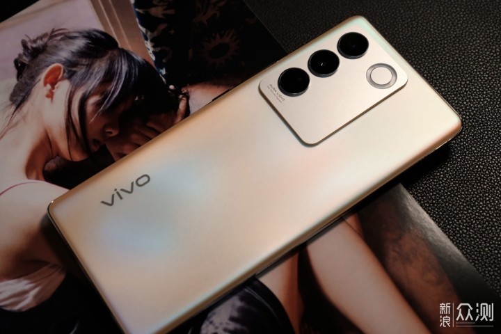 vivo S16烟花：双面柔光人像、全能优秀表现_新浪众测