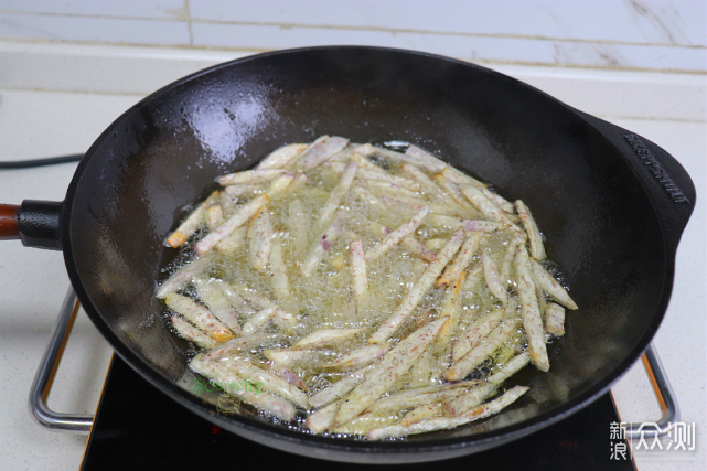 炸芋头条，酥脆可口，比薯条还香_新浪众测