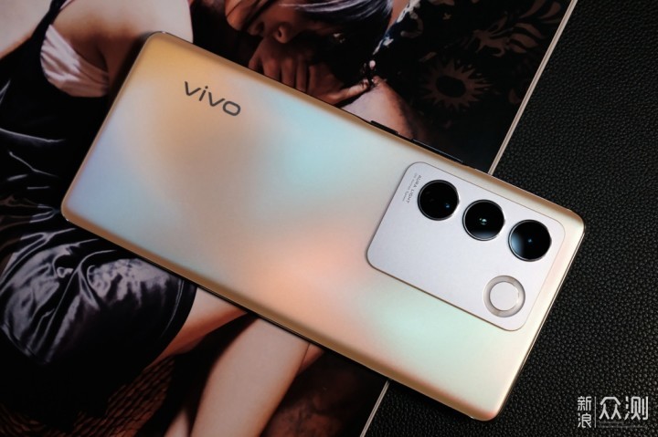 vivo S16烟花：双面柔光人像、全能优秀表现_新浪众测