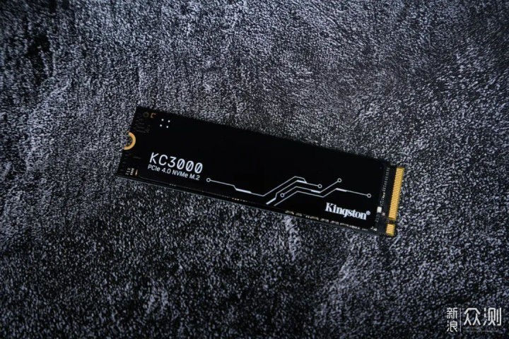 实测 |金士顿 KC3000 PCIe 4.0 1T 固态硬盘_新浪众测