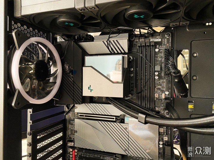 首发，装机技嘉B760 MASTER DDR4_新浪众测