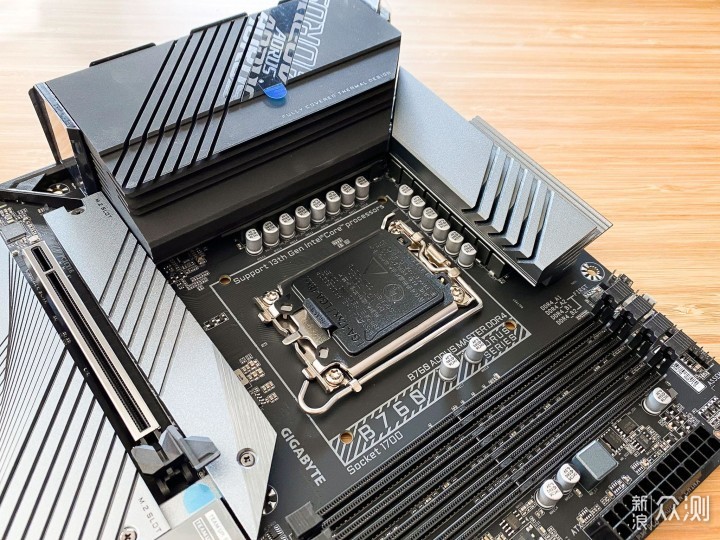 首发，装机技嘉B760 MASTER DDR4_新浪众测