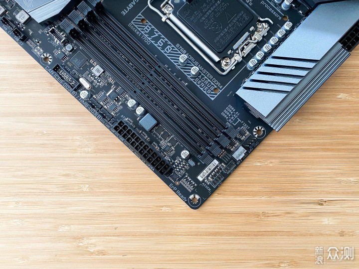 首发，装机技嘉B760 MASTER DDR4_新浪众测