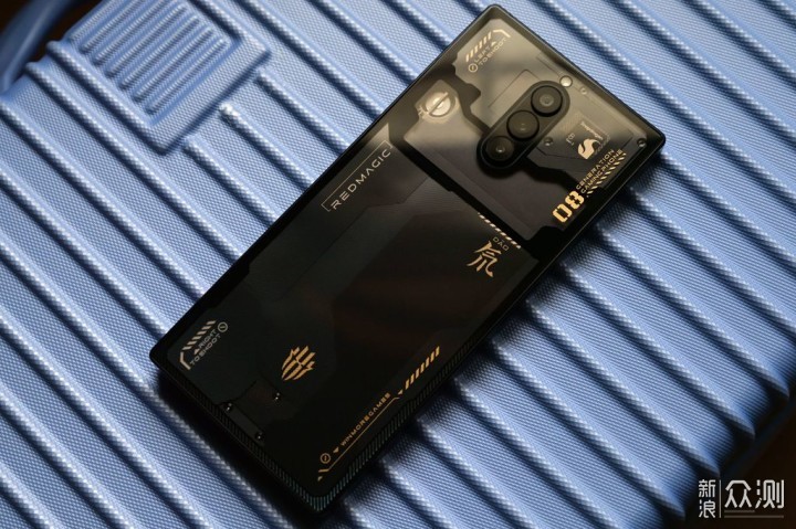 红魔8 Pro+氘锋透明版：游戏竞技巅峰体验！_新浪众测