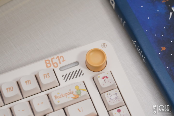 IQUNIX ZX75小王子联名款机械键盘体验评测_新浪众测