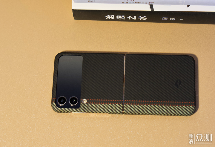 折叠屏手机选芳纶纤维超薄磁吸手机壳就对了_新浪众测