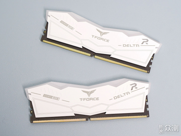 攒台白色主机，在B760平台上测试DDR5内存超频_新浪众测