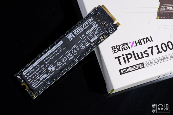 DRAMless 也可以很强！致态TiPlus7100 SSD_新浪众测