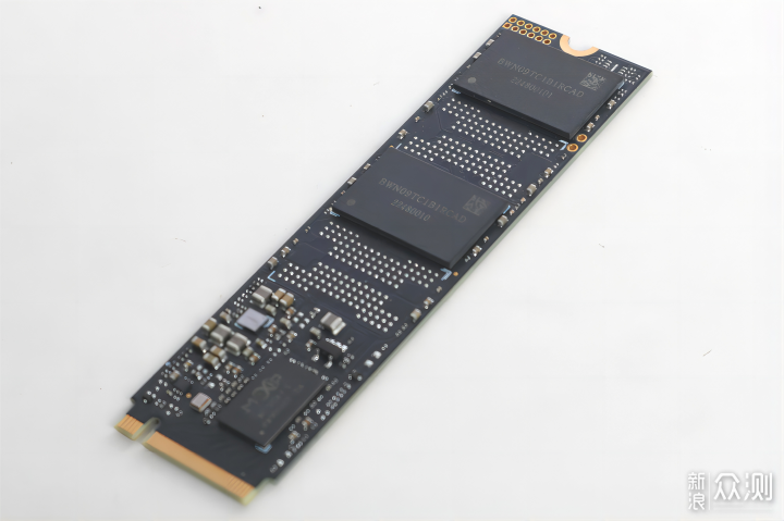 PCIe4.0 SSD已经这么快了么？真的太惊艳了！_新浪众测