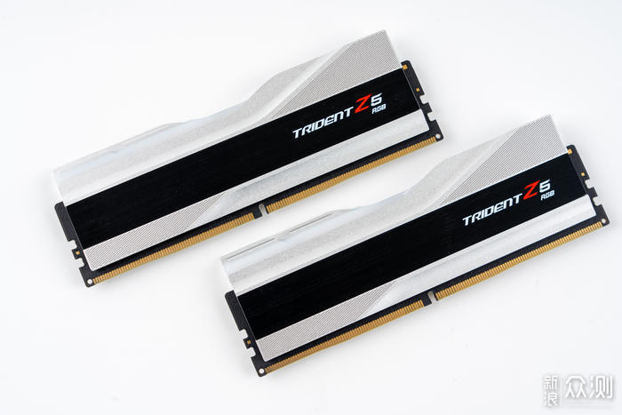 芝奇 Trident Z5 RGB 幻锋戟6800灯条开箱简测_新浪众测