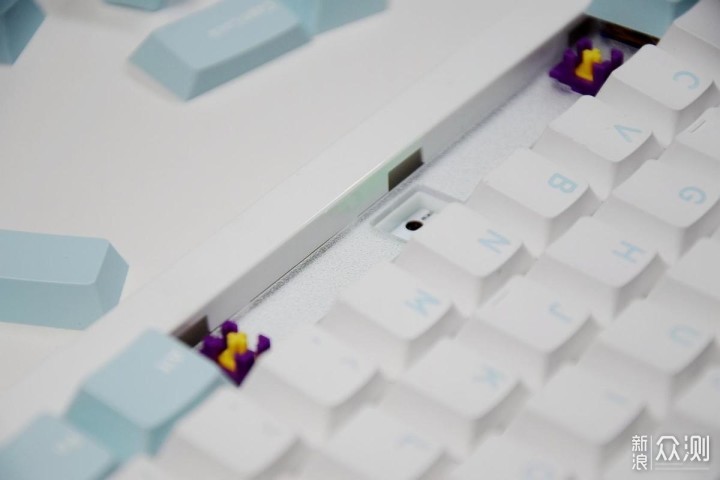 小清新桌搭配达尔优A81，紫金轴游戏机械键盘_新浪众测