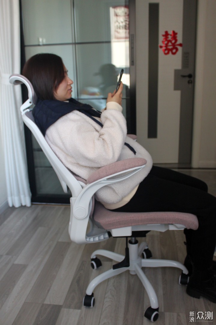永艺人体工学MISS女性椅：专为女性打造的座椅_新浪众测